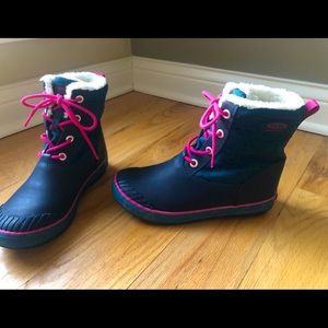 KEEN girls size 5 Winter snow boots Blue & Pink